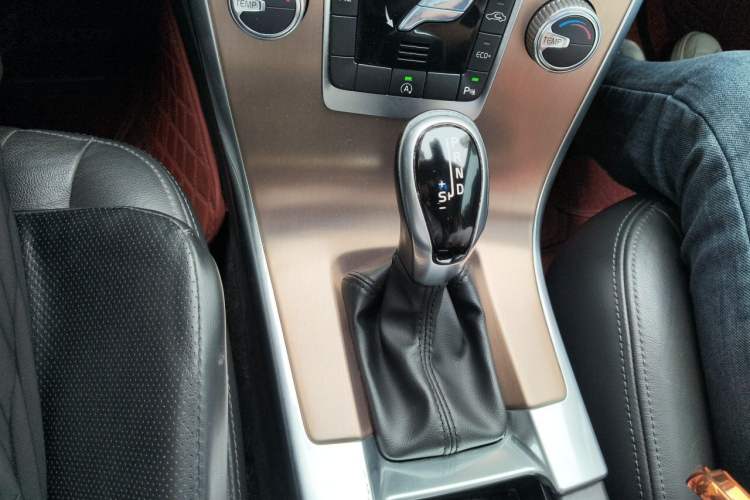 Used Volvo XC60 2017 T5 Smart Upgrade Edition Gear Lever
