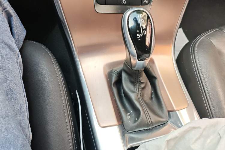 Used Volvo XC60 2017 T5 Smart Upgrade Edition Gear Lever