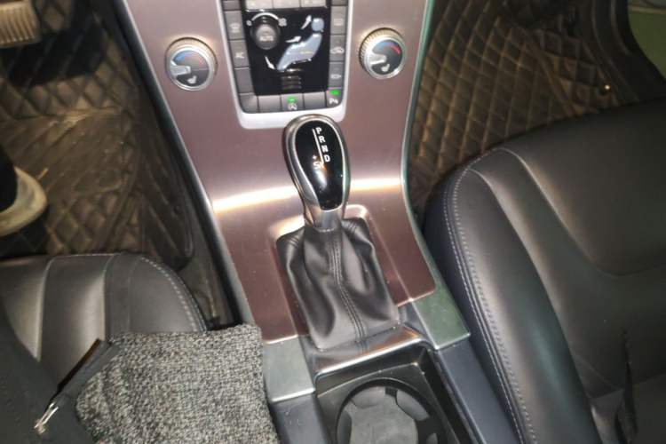 Used Volvo XC60 2017 T5 Smart Upgrade Edition Gear Lever