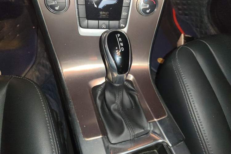 Used Volvo XC60 2017 T5 Smart Upgrade Edition Gear Lever