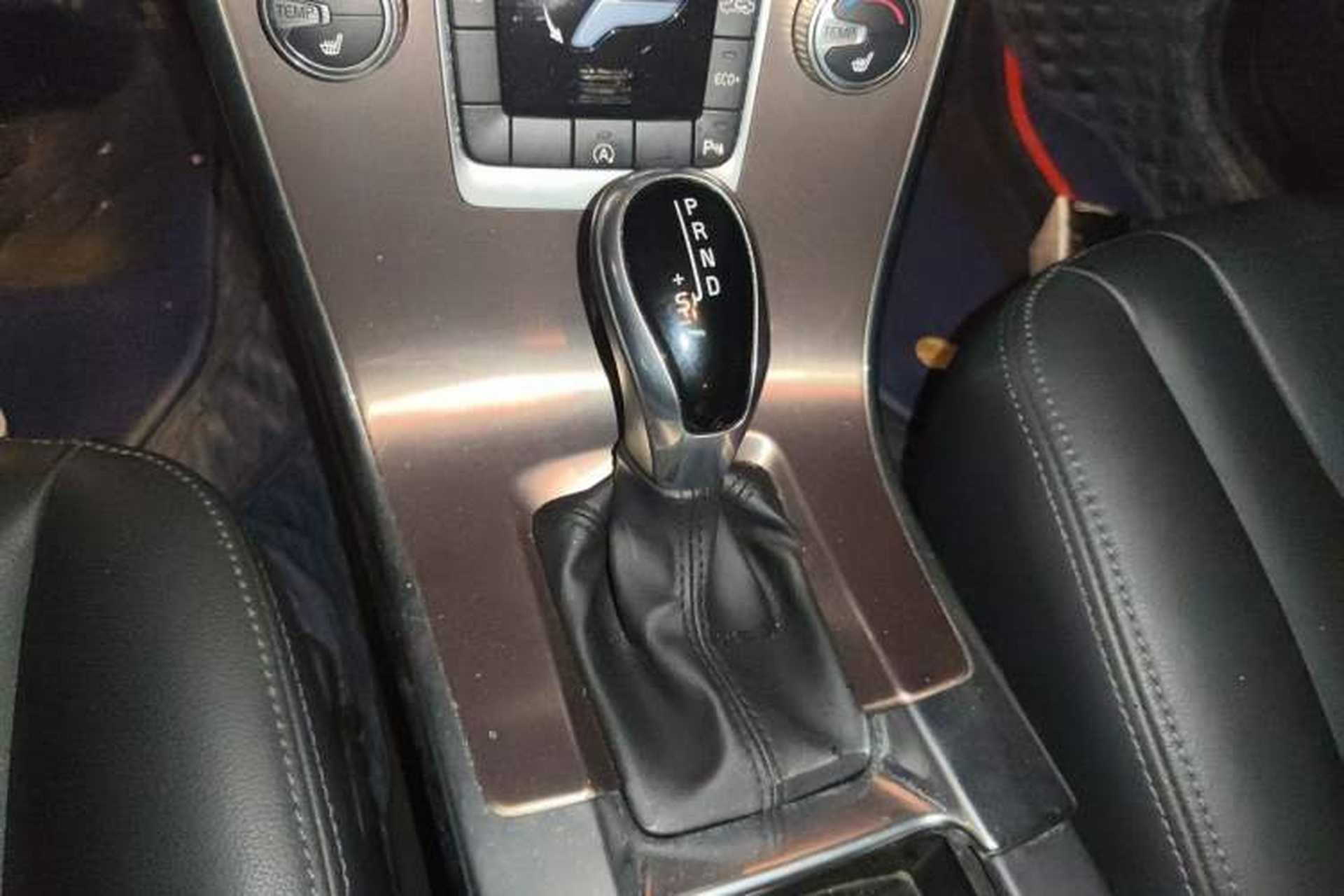 Used Volvo XC60 2017 T5 Smart Upgrade Edition Gear Lever
