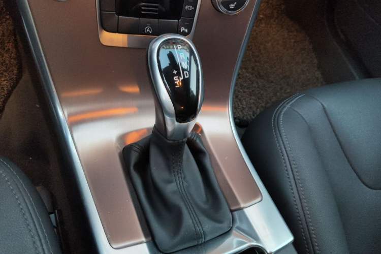 Used Volvo XC60 2017 T5 Smart Upgrade Edition Gear Lever