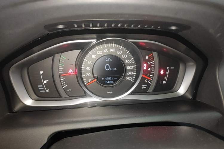 Used Volvo XC60 2017 T5 AWD Smart Upgrade Model Instrument Cluster