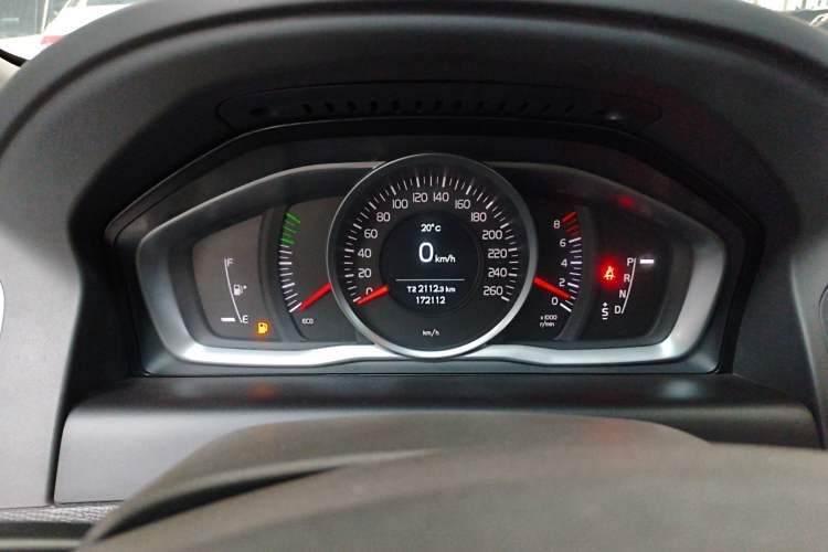 Used Volvo XC60 2017 T5 AWD Smart Upgrade Model Instrument Cluster