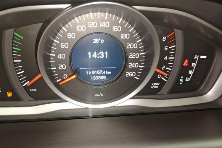 Used Volvo XC60 2017 T5 AWD Smart Upgrade Edition Instrument Cluster