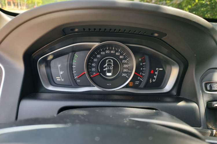 Used Volvo XC60 2017 T5 Smart Upgrade Edition Instrument Cluster