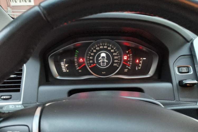 Used Volvo XC60 2017 T5 Smart Upgrade Edition Instrument Cluster