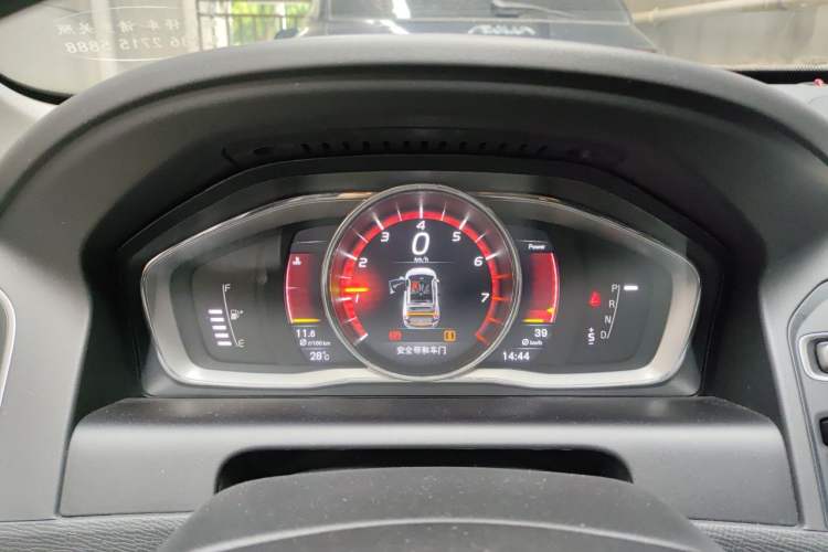 Used Volvo XC60 2017 T5 AWD Smart Range Edition Instrument Cluster