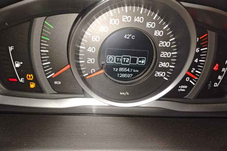 Used Volvo XC60 2017 T5 Smart Upgrade Edition Instrument Cluster