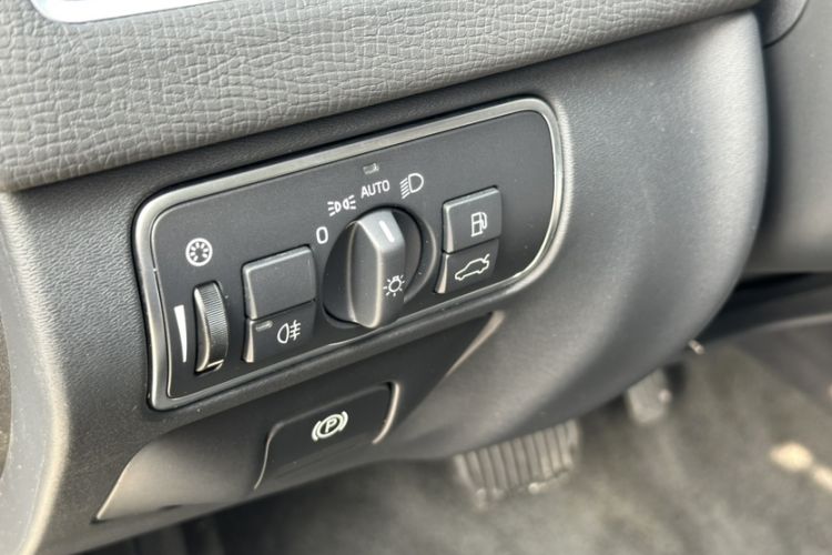 Used Volvo XC60 2017 T5 Smart Upgrade Edition Interior 10