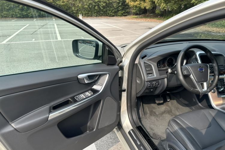 Used Volvo XC60 2017 T5 Smart Upgrade Edition Interior 4