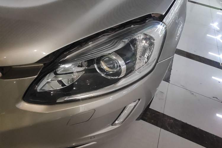 Used Volvo XC60 2017 T5 AWD Smart Upgrade Model Left Front Headlight