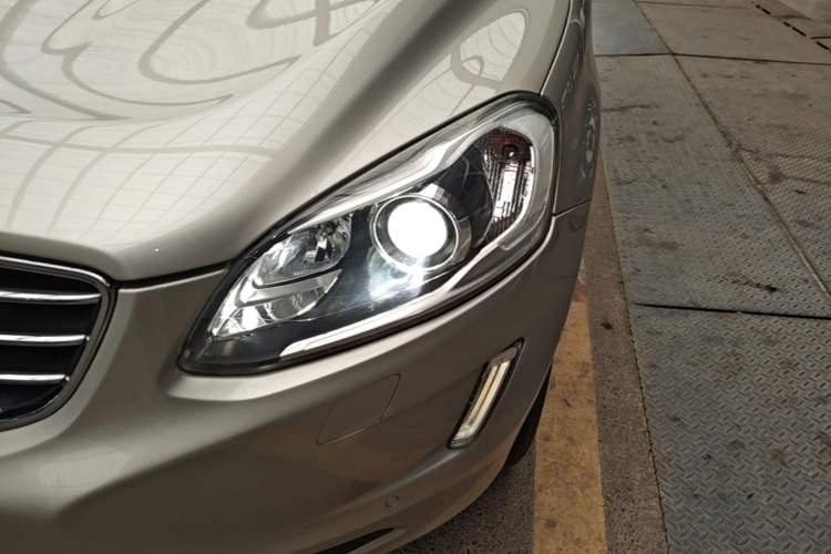 Used Volvo XC60 2017 T5 AWD Smart Upgrade Edition Left Front Headlight