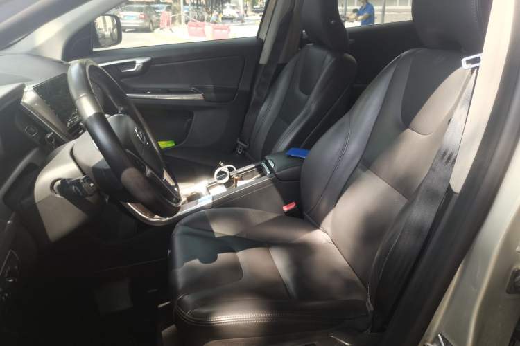 Used Volvo XC60 2017 T5 AWD Smart Upgrade Edition Left Front Seat