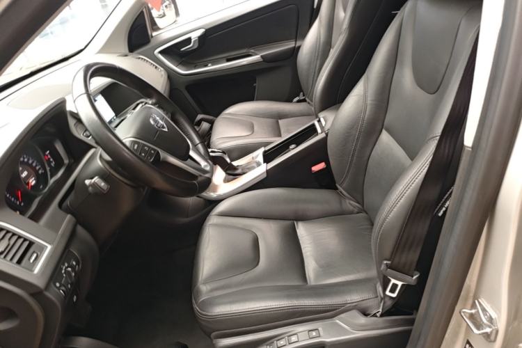 Used Volvo XC60 2017 T5 AWD Smart Upgrade Edition Left Front Seat