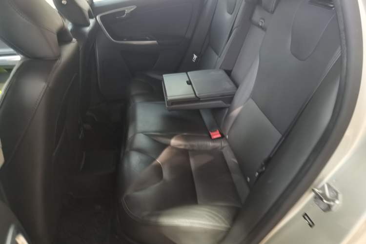 Used Volvo XC60 2017 T5 AWD Smart Upgrade Edition Left Rear Seat