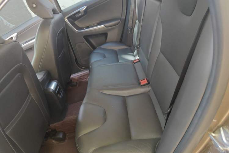 Used Volvo XC60 2017 T5 AWD Smart Upgrade Edition Left Rear Seat