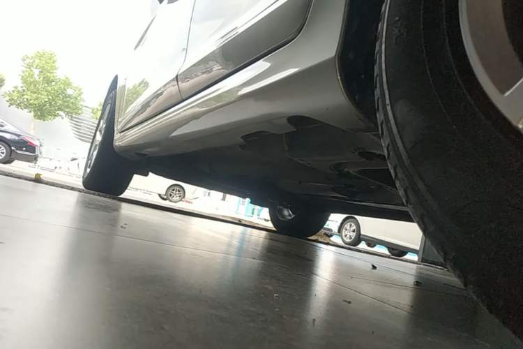 Used Volvo XC60 2017 T5 Smart Upgrade Edition Left Side Sill