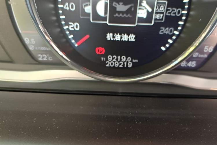Used Volvo XC60 2017 T5 AWD Smart Range Edition Odometer Close Up
