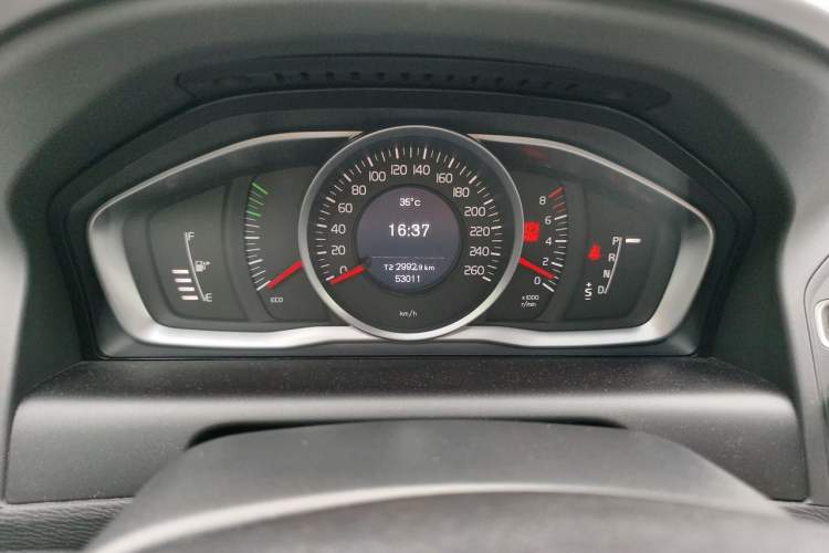 Used Volvo XC60 2017 T5 Smart Upgrade Edition Odometer Close Up