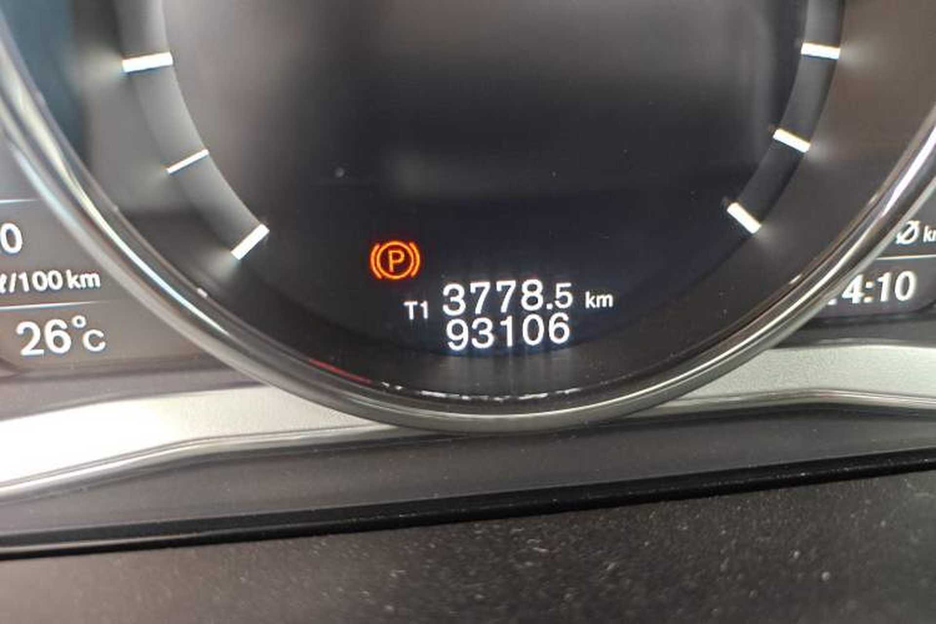 Used Volvo XC60 2017 T5 AWD Smart Range Edition Odometer Close Up
