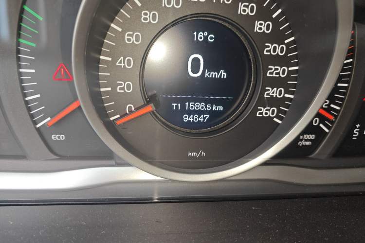 Used Volvo XC60 2017 T5 AWD Smart Upgrade Model Odometer Close Up
