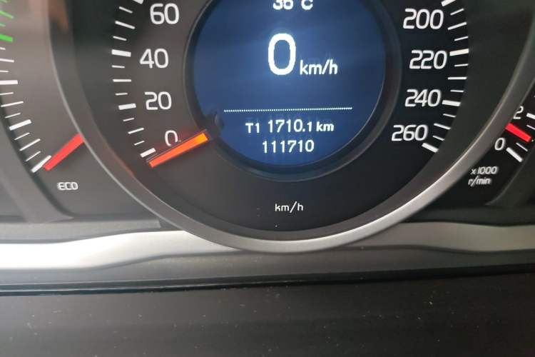 Used Volvo XC60 2017 T5 Smart Upgrade Edition Odometer Close Up