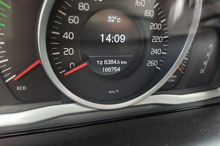 Used Volvo XC60 2017 T5 AWD Smart Upgrade Edition Odometer Close Up