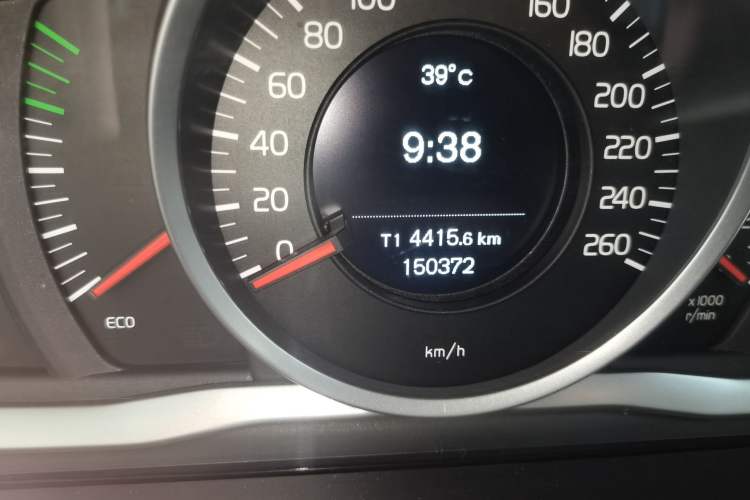 Used Volvo XC60 2017 T5 AWD Smart Upgrade Edition Odometer Close Up