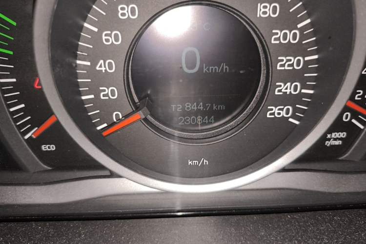 Used Volvo XC60 2017 T5 Smart Upgrade Edition Odometer Close Up