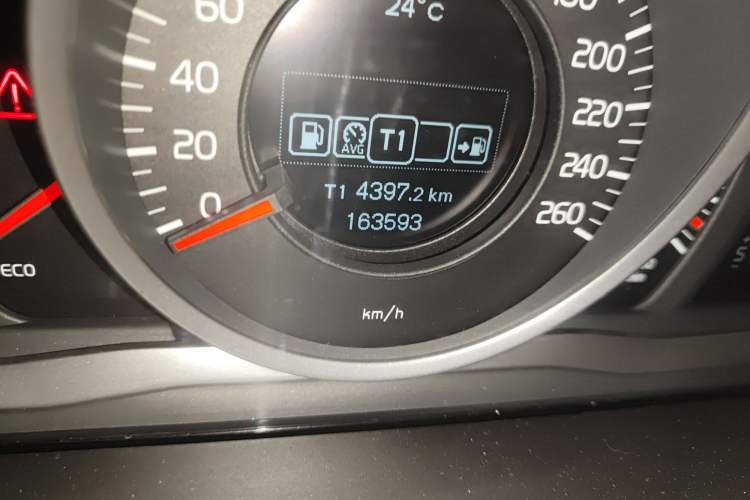 Used Volvo XC60 2017 T5 AWD Smart Upgrade Model Odometer Close Up