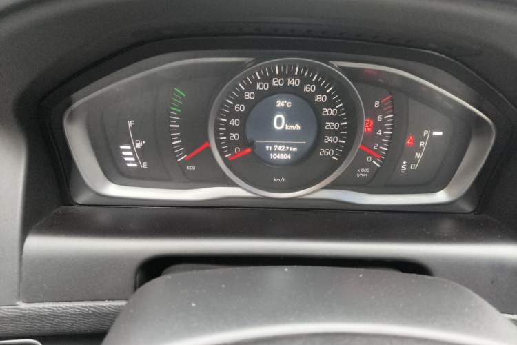 Used Volvo XC60 2017 T5 Smart Upgrade Edition Odometer Close Up