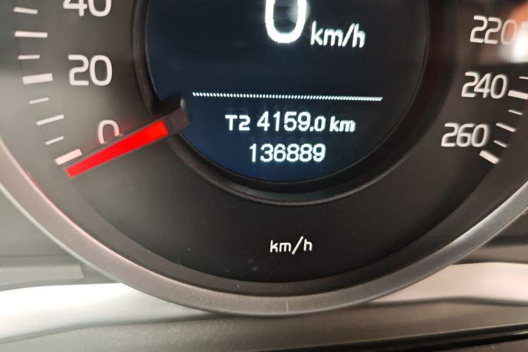 Used Volvo XC60 2017 T5 Smart Upgrade Edition Odometer Close Up