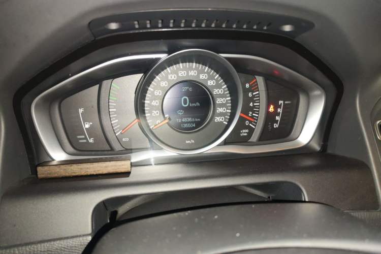 Used Volvo XC60 2017 T5 Smart Upgrade Edition Odometer Close Up