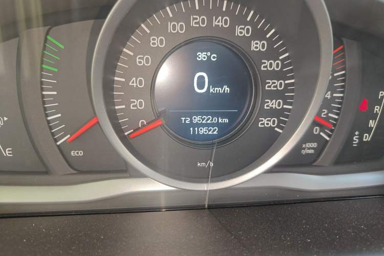 Used Volvo XC60 2017 T5 AWD Smart Upgrade Edition Odometer Close Up