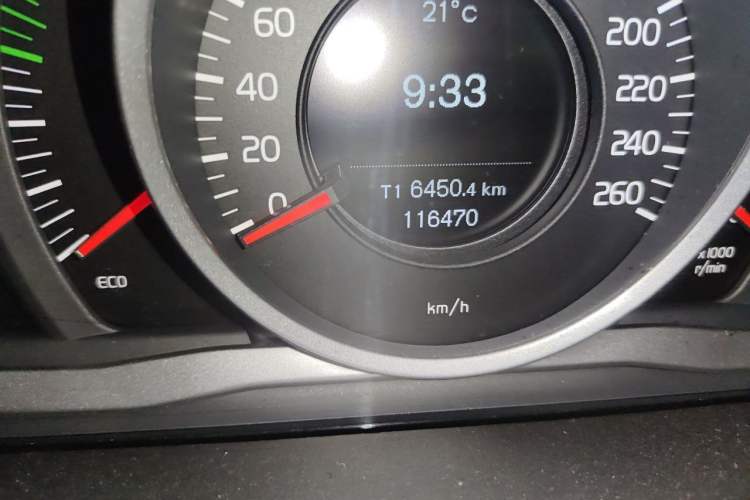 Used Volvo XC60 2017 T5 Smart Upgrade Edition Odometer Close Up