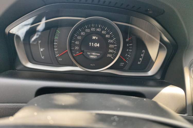 Used Volvo XC60 2017 T5 Smart Upgrade Edition Odometer Close Up