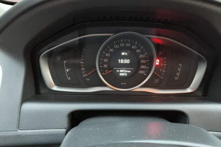 Used Volvo XC60 2017 T5 Smart Upgrade Edition Odometer Close Up