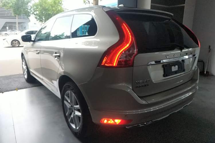 Used Volvo XC60 2017 T5 Smart Upgrade Edition Rear Left 45 Deg