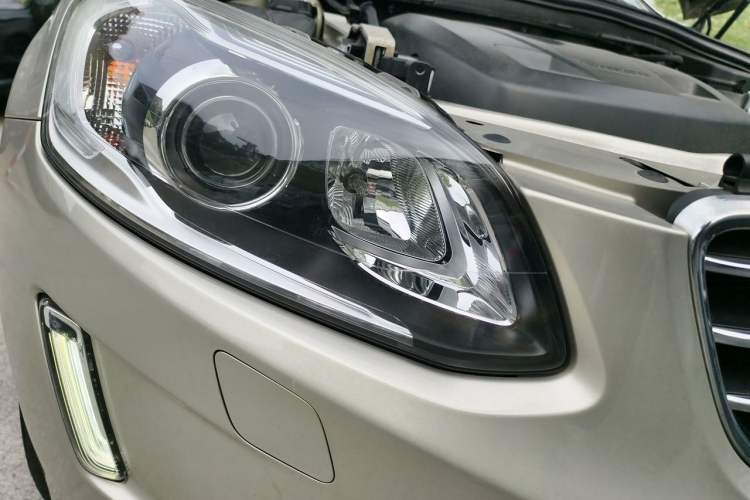 Used Volvo XC60 2017 T5 Smart Upgrade Edition Right Front Headlight