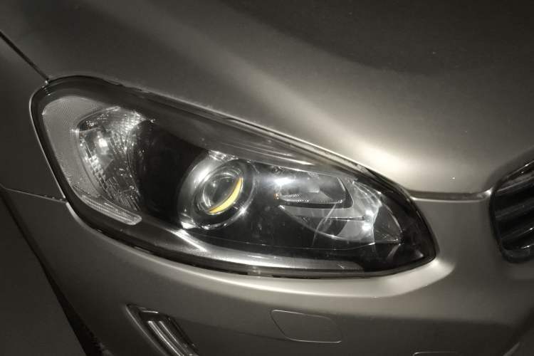 Used Volvo XC60 2017 T5 AWD Smart Upgrade Edition Right Front Headlight