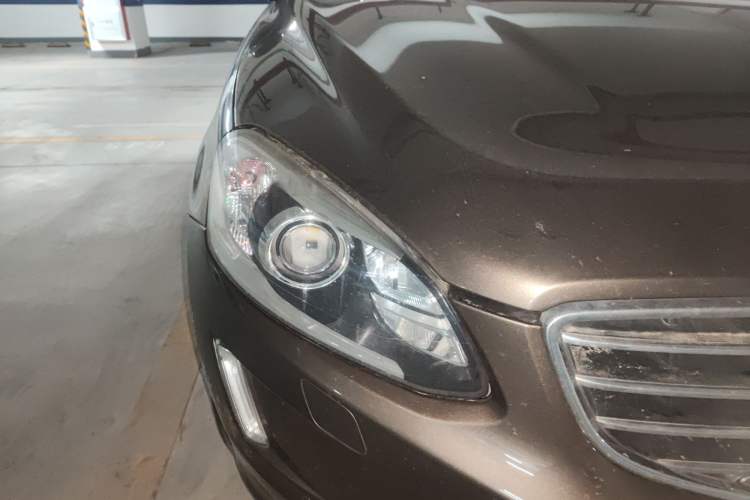 Used Volvo XC60 2017 T5 AWD Smart Upgrade Model Right Front Headlight