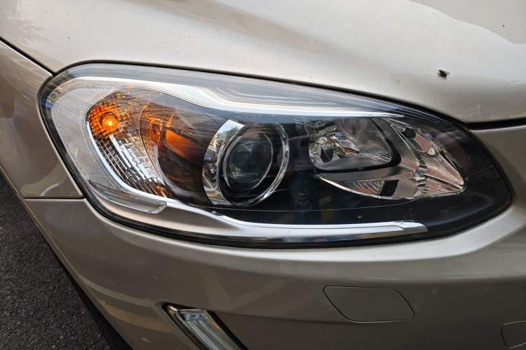 Used Volvo XC60 2017 T5 Smart Upgrade Edition Right Front Headlight