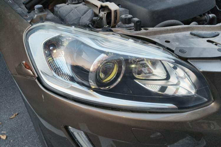 Used Volvo XC60 2017 T5 Smart Upgrade Edition Right Front Headlight
