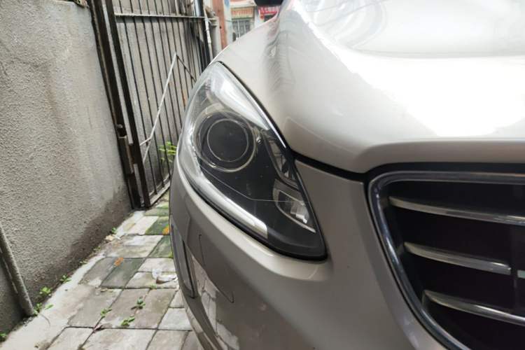 Used Volvo XC60 2017 T5 AWD Smart Range Edition Right Front Headlight