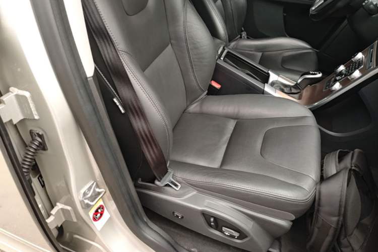 Used Volvo XC60 2017 T5 AWD Smart Upgrade Edition Right Front Seat