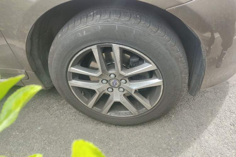 Used Volvo XC60 2017 T5 Smart Upgrade Edition Right Front Wheel Hub