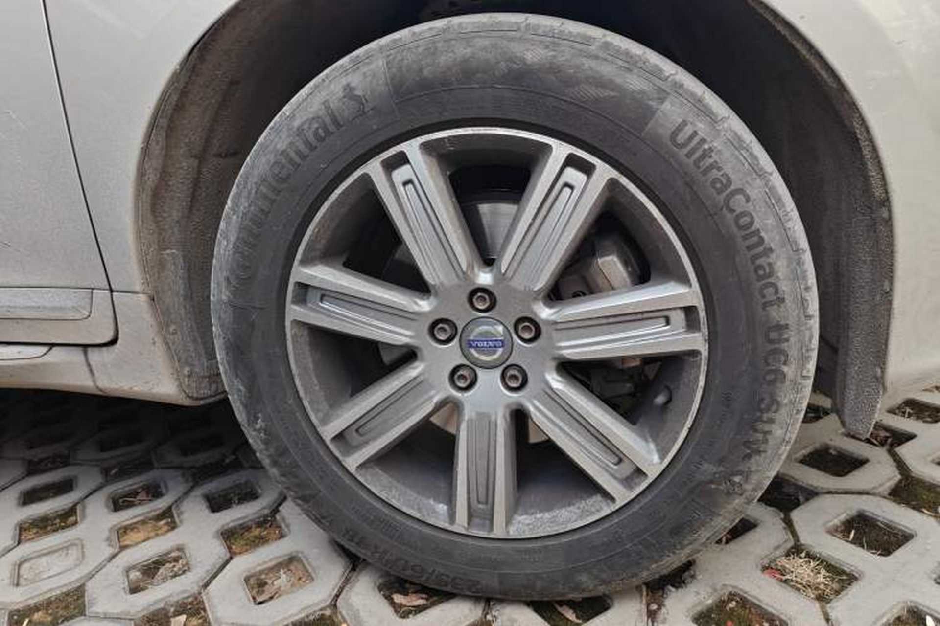 Used Volvo XC60 2017 T5 AWD Smart Range Edition Right Front Wheel Hub