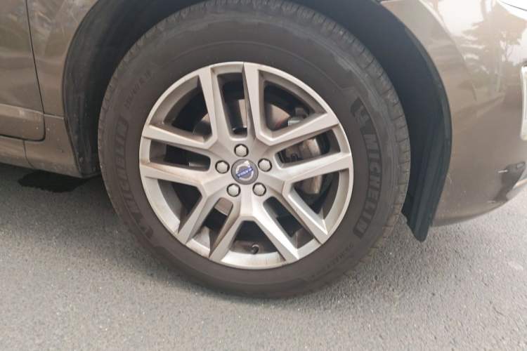Used Volvo XC60 2017 T5 Smart Upgrade Edition Right Front Wheel Hub