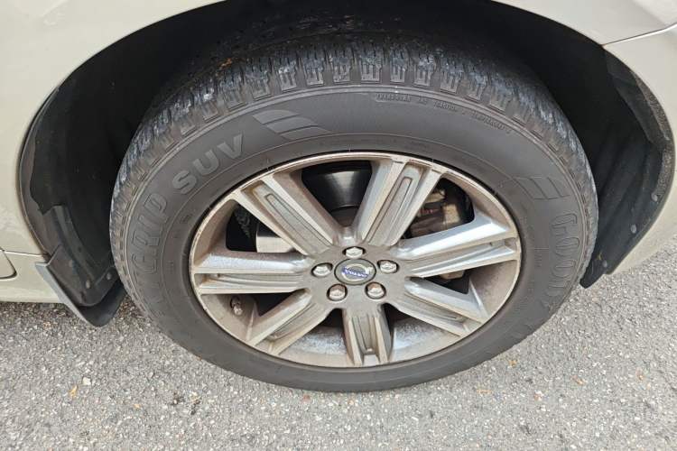 Used Volvo XC60 2017 T5 AWD Smart Range Edition Right Front Wheel Hub